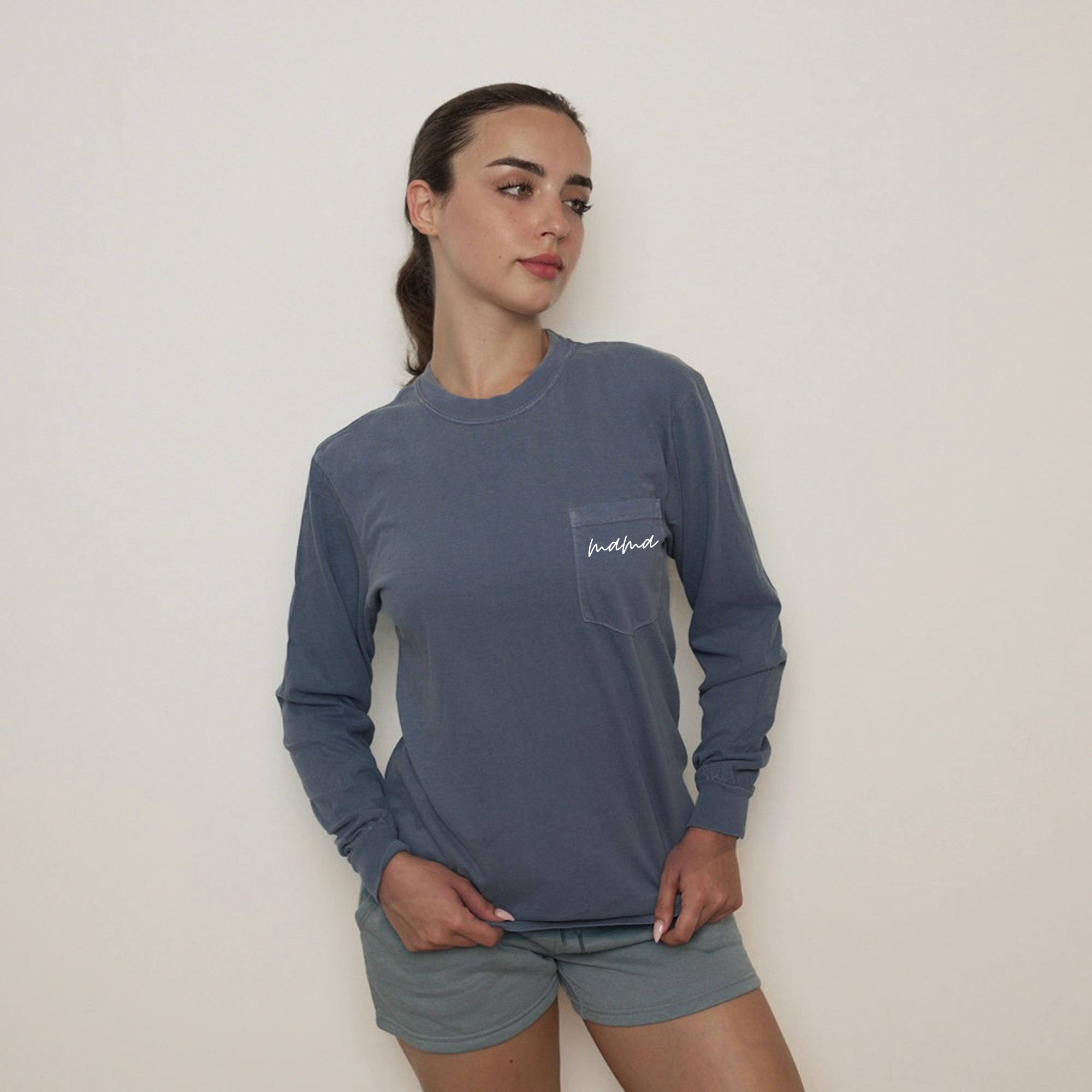 Comfort Colors Mama mom Pocket Long Sleeve Shirt (cursive 1)