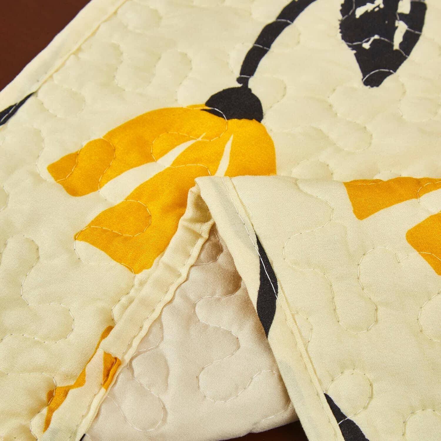 DaDa Bedding Botanical Floral Dining Table Placemats - Set of 4-Pieces Quilted Ivory with Yellow Fleur Golden Orange Spring Time Tulips - 13 x 19