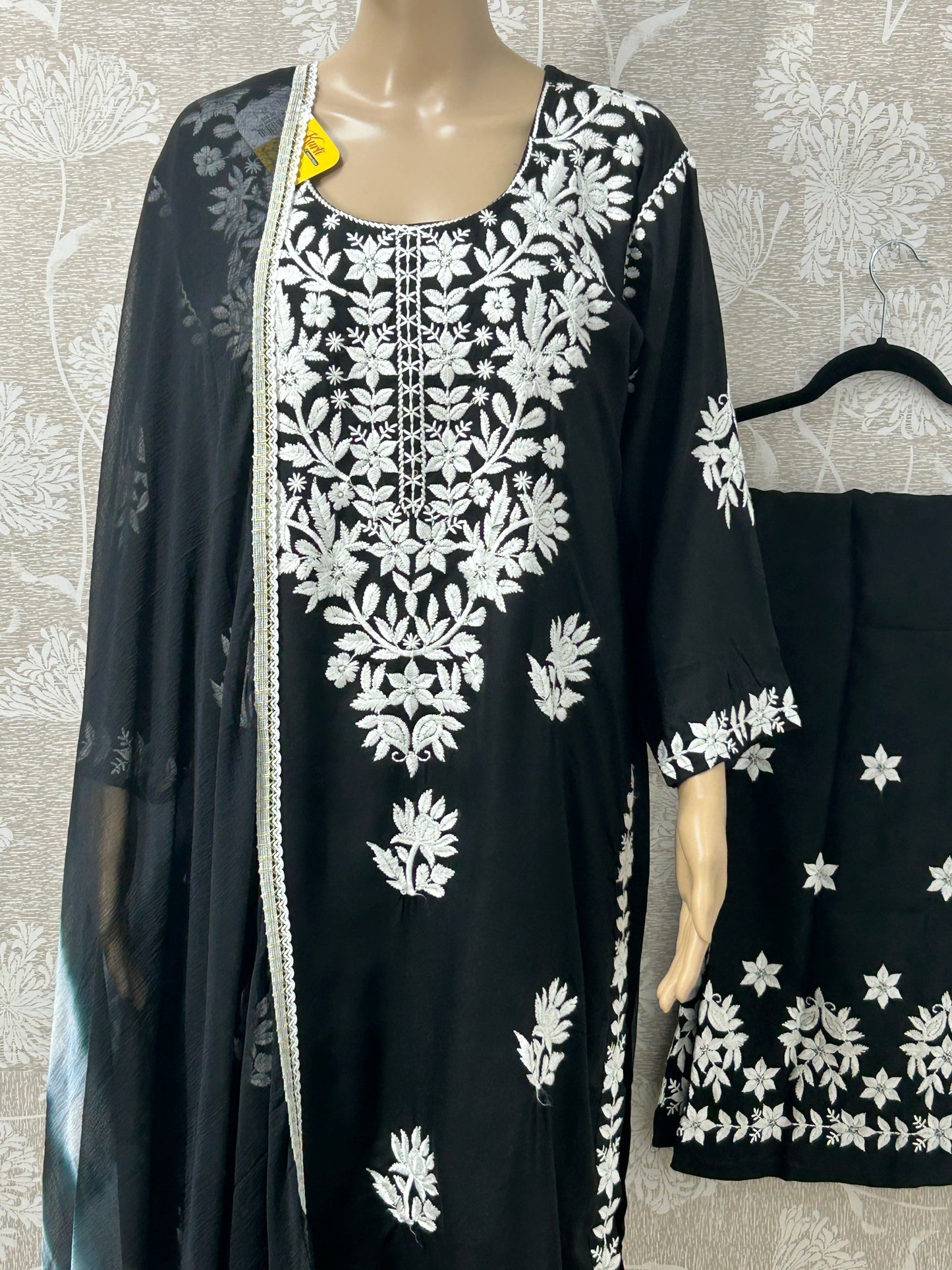 Gulab : Chikankari Kurti set