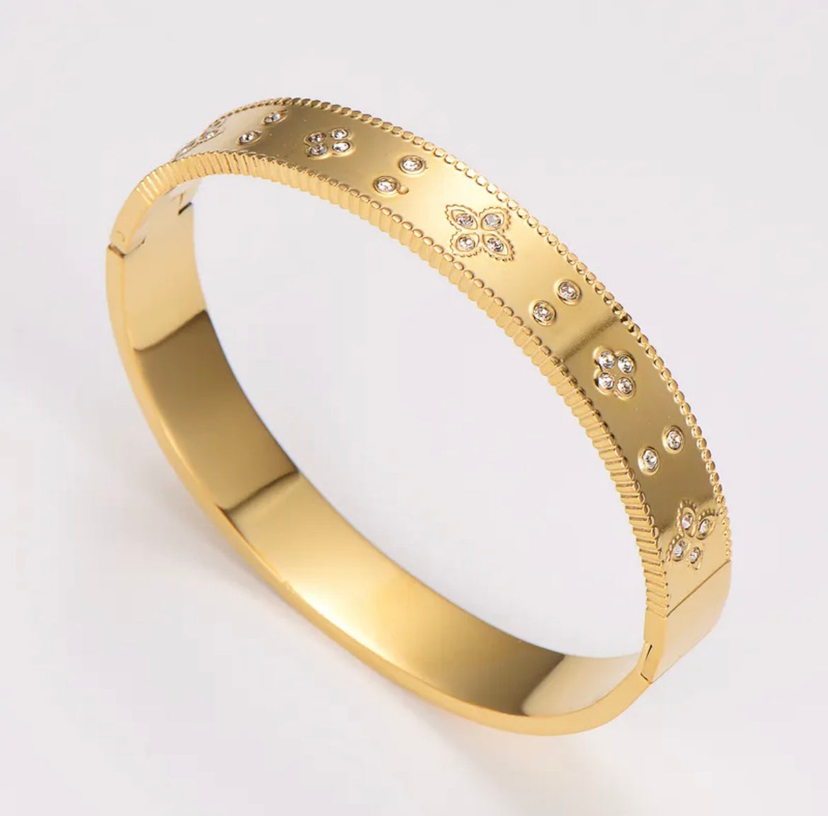 Manifest Luck - Clover Bangle