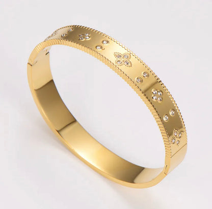 Manifest Luck - Clover Bangle