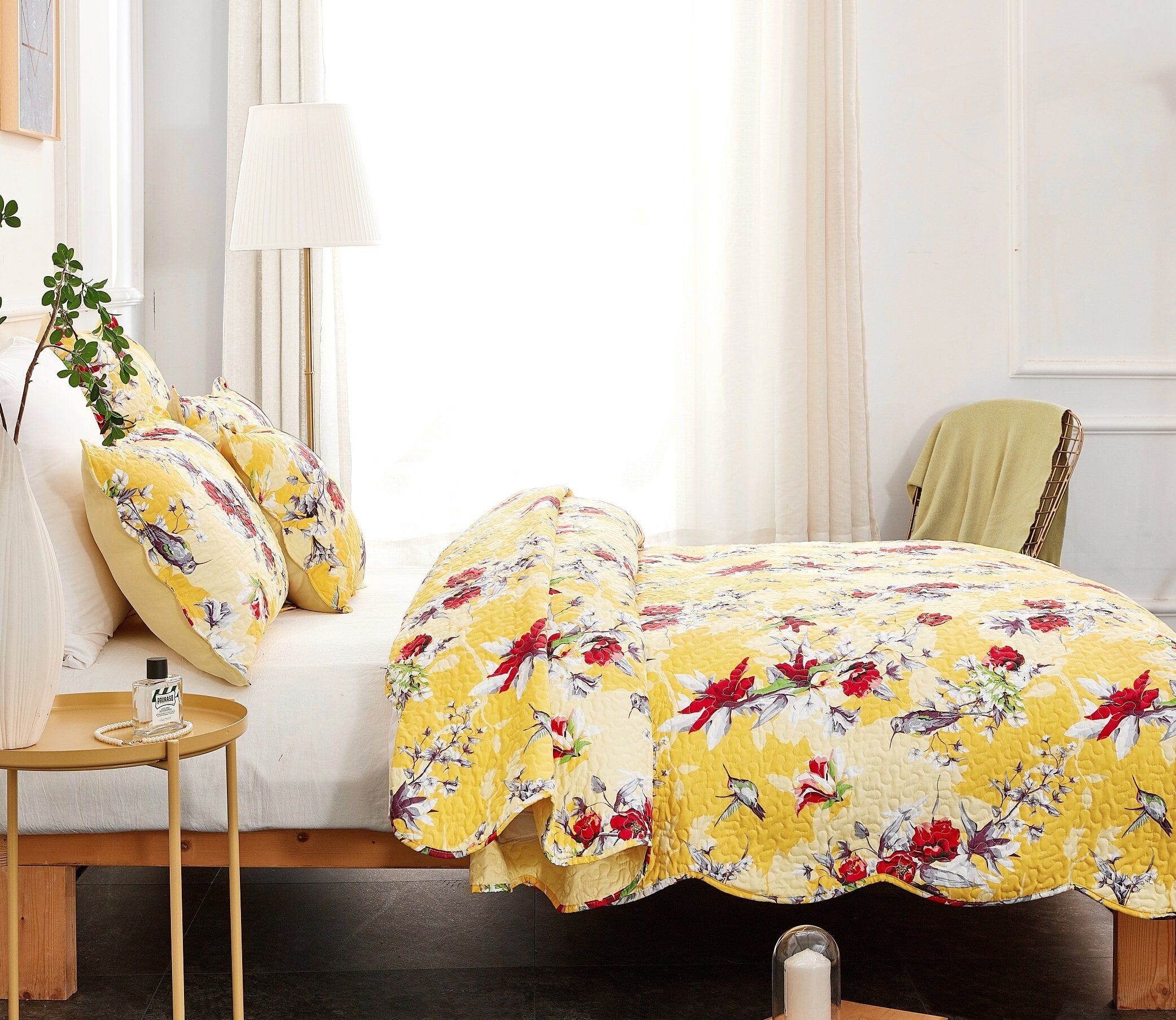 DaDa Bedding Radiant Sunshine Yellow Hummingbirds Floral Scalloped Bedspread Set (JHW-925)