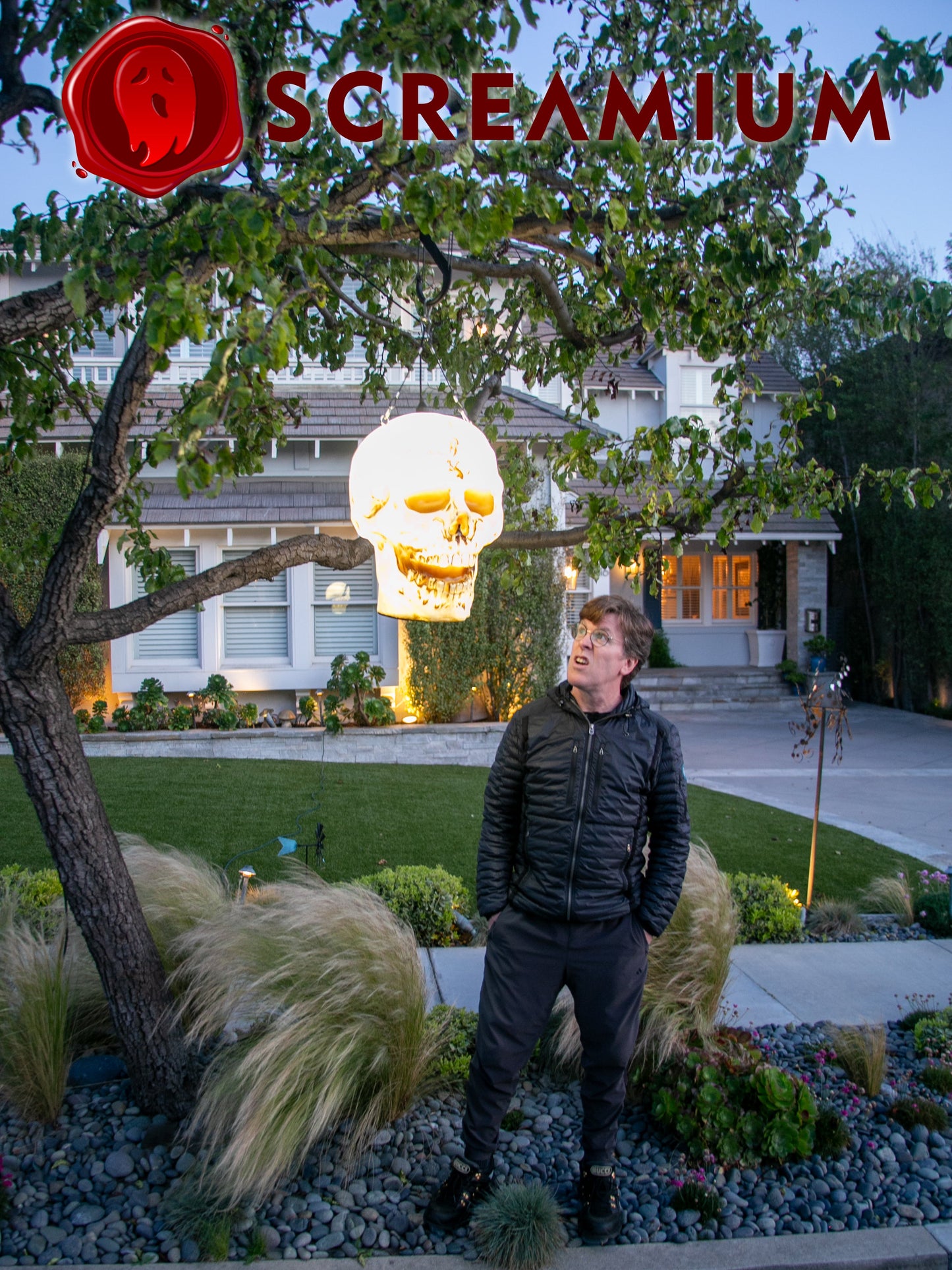 Giant Skull Pendant Lantern Prop 20-Inch-Tall Waterproof Outdoor Halloween Decoration