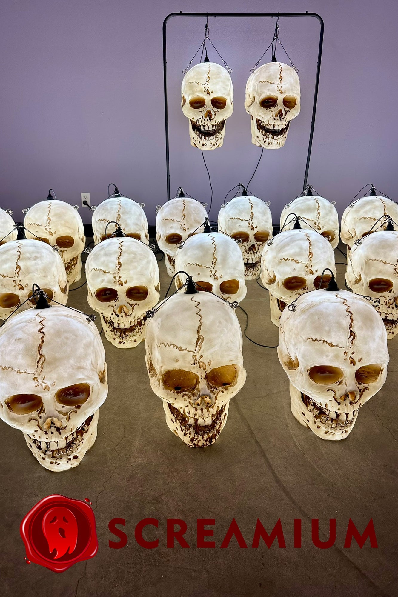 Giant Skull Pendant Lantern Prop 20-Inch-Tall Waterproof Outdoor Halloween Decoration