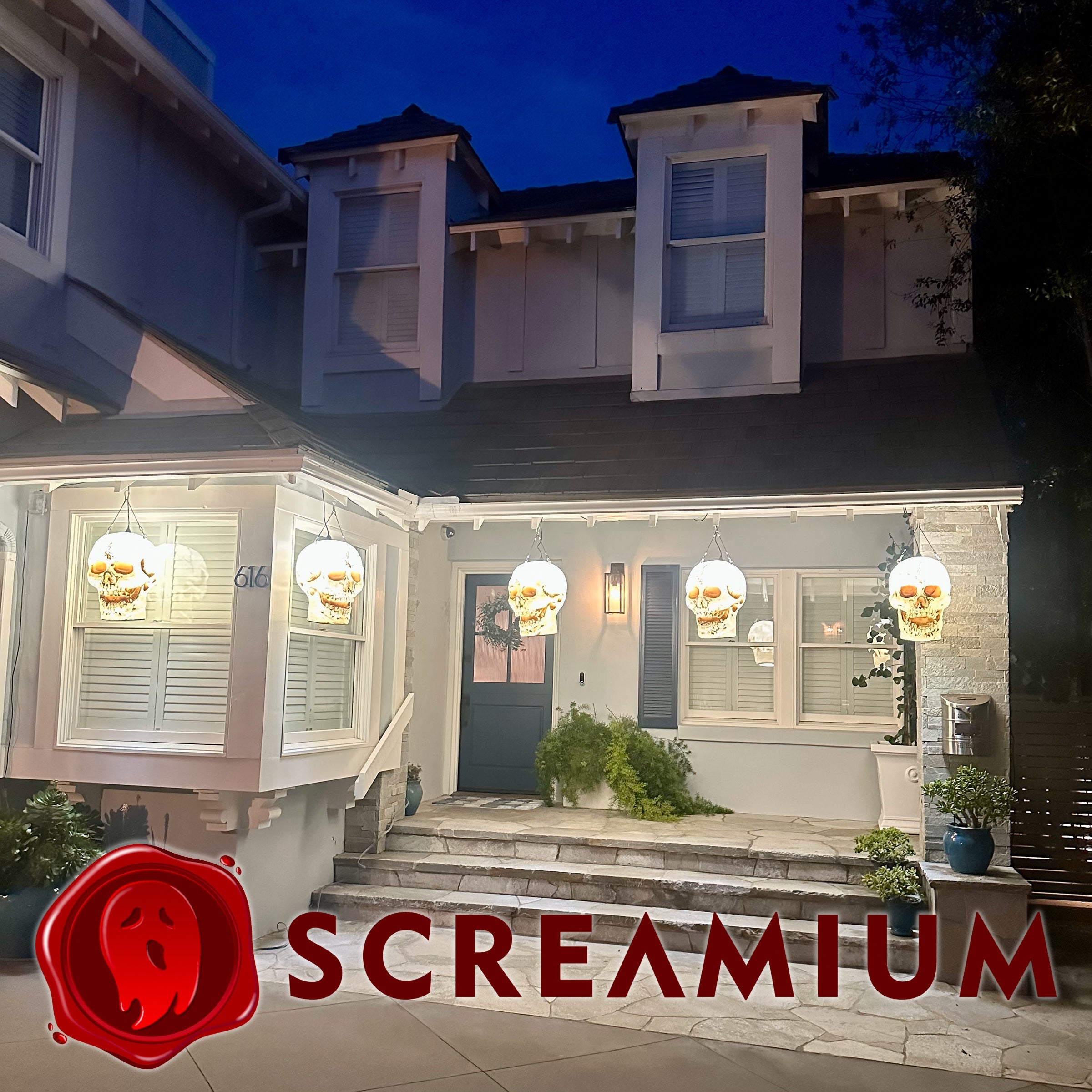 Giant Skull Pendant Lantern Prop 20-Inch-Tall Waterproof Outdoor Halloween Decoration