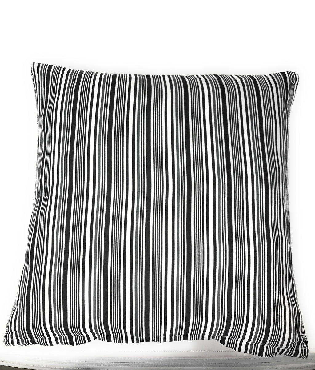 DaDa Bedding Aztec Black & White Diamonds Throw Pillow Covers - 18" x 18" 2-Pack (C14800-1-CC)