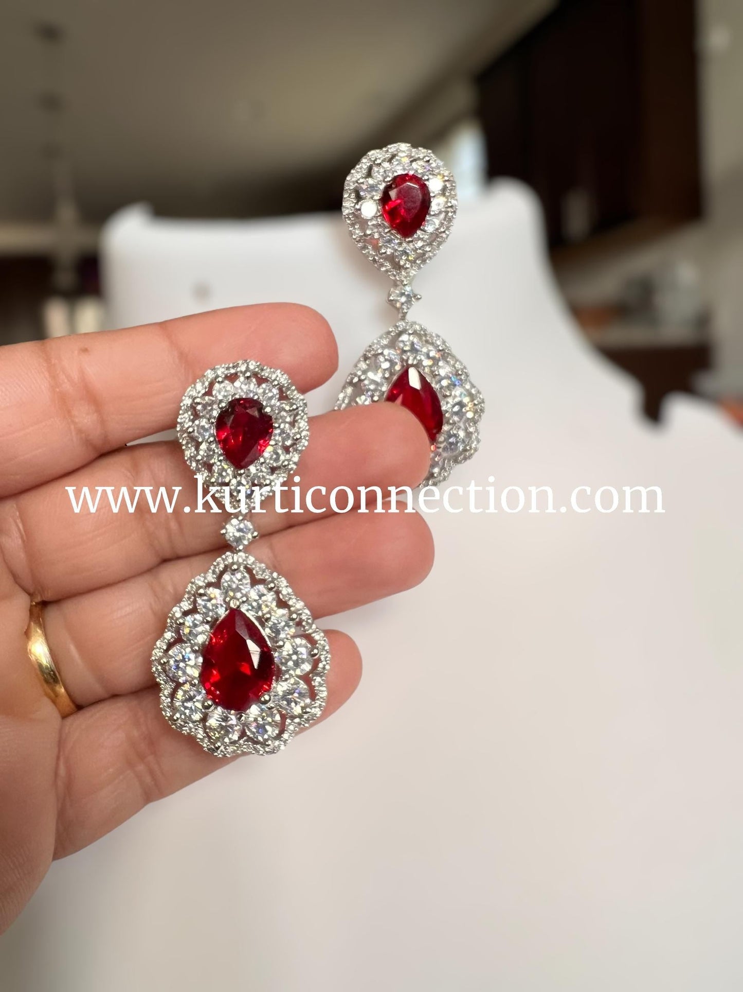 Korean stone earrings : Ruby