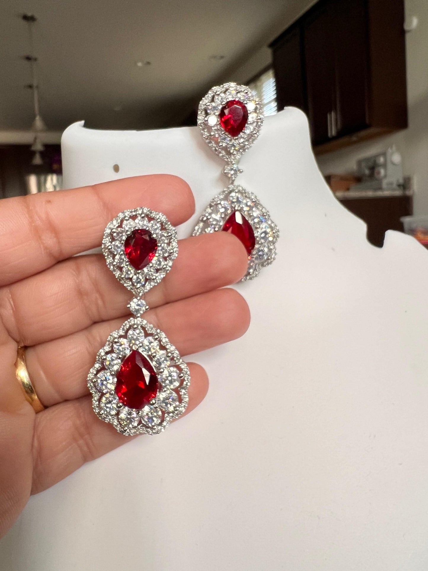 Korean stone earrings : Ruby